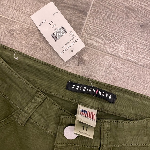 Fashion Nova Jeans - Picture 3 of 4